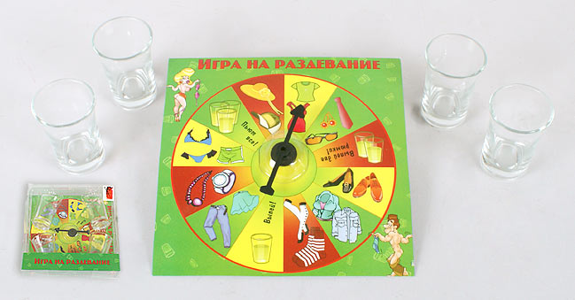 Игра настольная "Рулетка питейная - На раздевание" картон 17х17х4см (в наборе 4 стопки)
