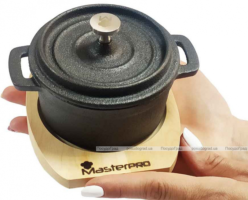 Каструля чавунна Bergner MasterPro Cook And Share 10х13х4.1см на дерев'яній підставці