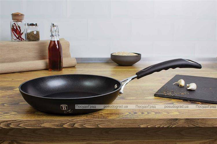 Сковорода Berlinger Haus Black Professional Line Ø24см з титановим покриттям
