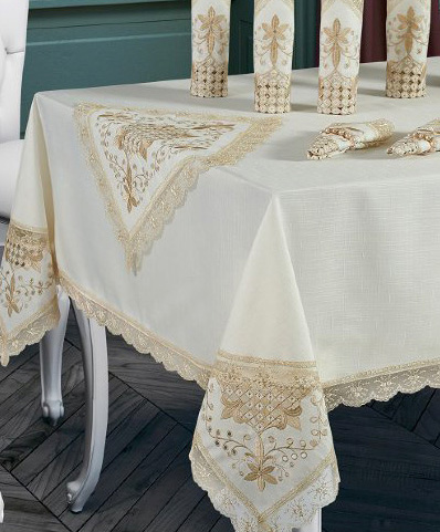 Скатерть Isadora Gelencik 160х220см с кружевами, белая с золотом