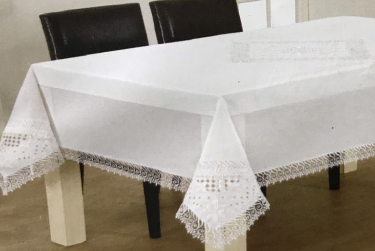 Скатерть Isadora Sumeya White 160х220см с кружевами и декоративной вышивкой, белая