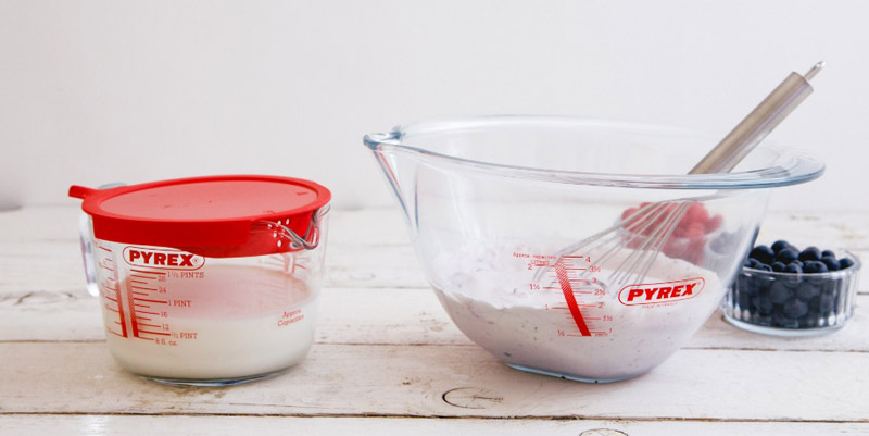 Мірна кружка Pyrex Classic з кришкою 1000мл скляна