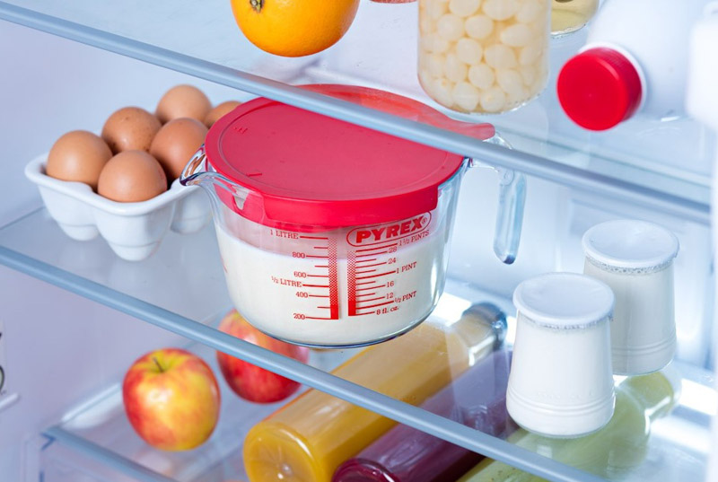 Мірна кружка Pyrex Classic з кришкою 1000мл скляна