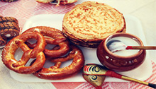 Блюдо для блинов и выпечки на Масленицу